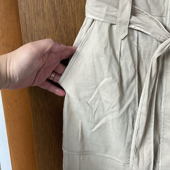 Elie Tahari size 6 tan sleeveless belted button down dress with pork chop pocket - Picture 2 of 10